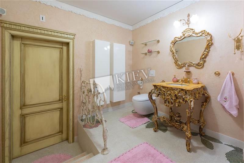 Pechers'ka Apartment for Sale in Kiev