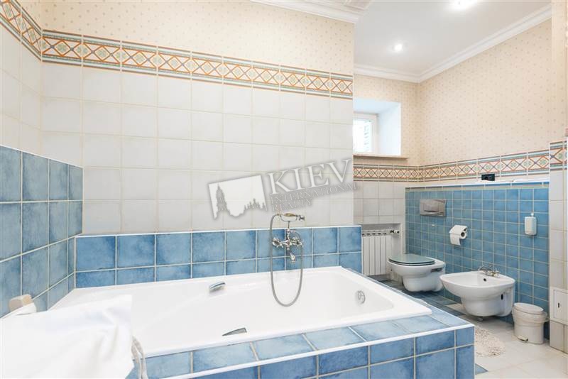 st. Redutnaya Bathroom 3 Bathrooms, Bathtub, Shower, Washing Machine, Living Room Fireplace, Flatscreen TV, L-Shaped Couch