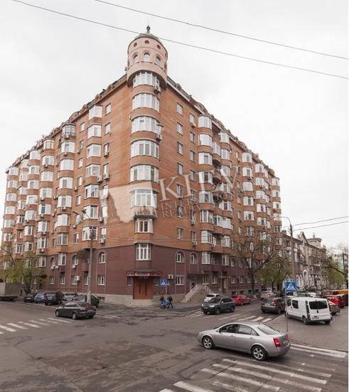 Kontraktova Square Apartment for Rent in Kiev
