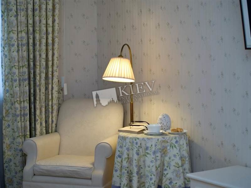 st. Pavlovskaya 18 Living Room Fold-out Sofa Set, Flatscreen TV, Interior Condition 1-2 Years Old