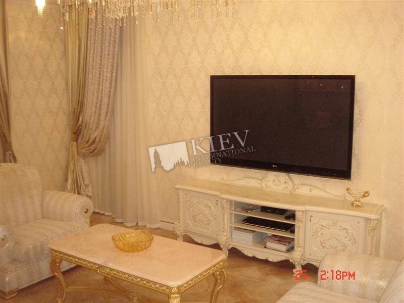 st. Bulvar Shevchenko 27B Kitchen Dishwasher, Electric Oventop, Living Room Flatscreen TV, Home Cinema