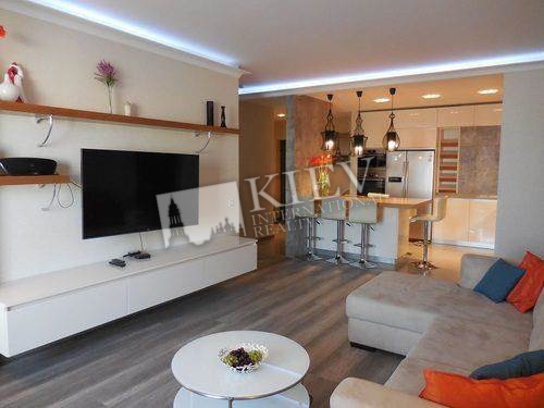 st. 40-letiya Oktyabrya 60 Living Room Flatscreen TV, L-Shaped Couch, Interior Condition Brand New