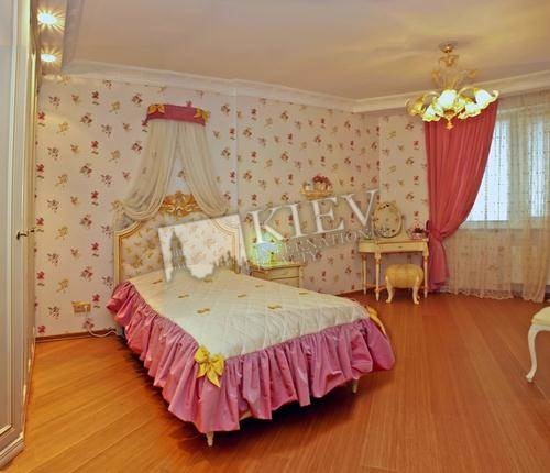 st. Bulvar Shevchenko 27B Master Bedroom 1 Double Bed, TV, Writing Table, Furniture 