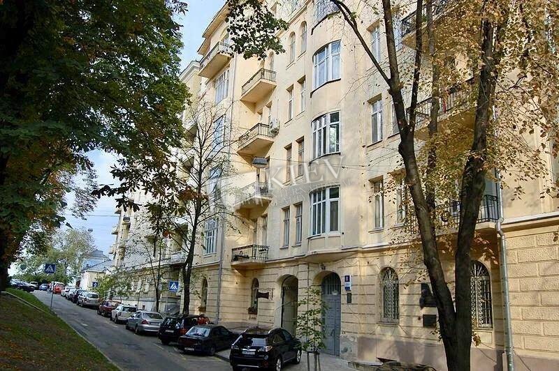 st. Kostelnaya 8 Long Term Apartment in Kiev 4360