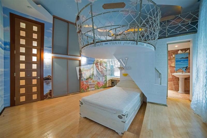st. Reytarskaya 41 Master Bedroom 1 Double Bed, TV, Bedroom 2 Guest Bedroom
