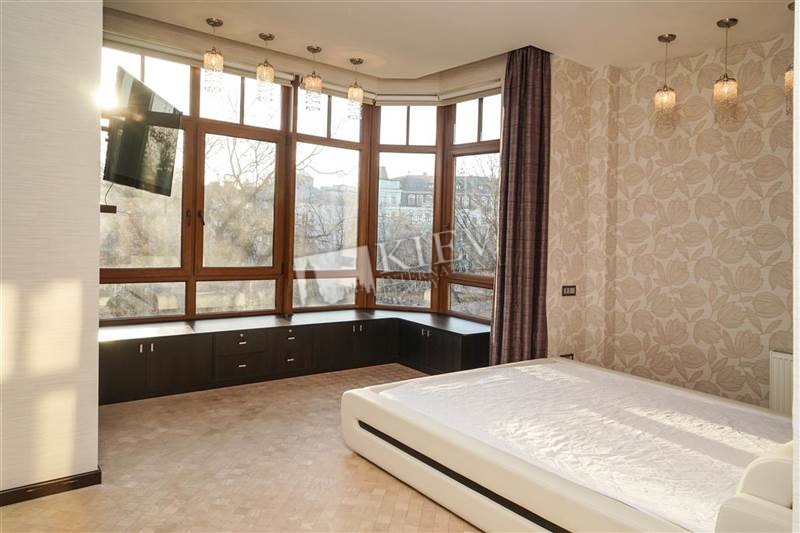 st. Desyatinnaya 11 Long Term Apartment in Kiev 12009